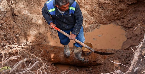 Supervisa Adolfo Torres trabajos de reparación de fuga en Santa María 