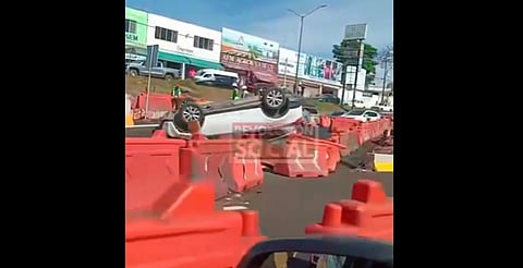 Vuelca auto en libramiento de Morelia; reportan dos heridos