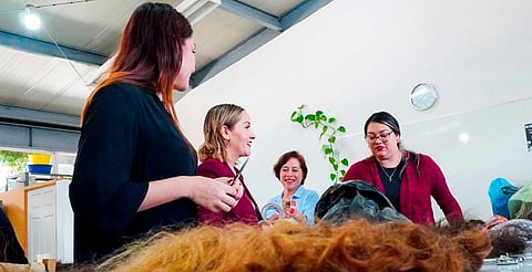 Entrega Sedebi primera peluca oncológica