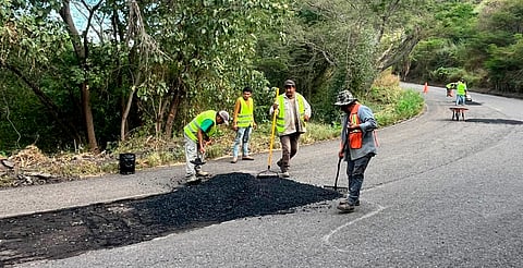 SCOP rehabilita camino intermunicipal Tiripetío-Carácuaro-Eréndira: Rogelio Zarazúa