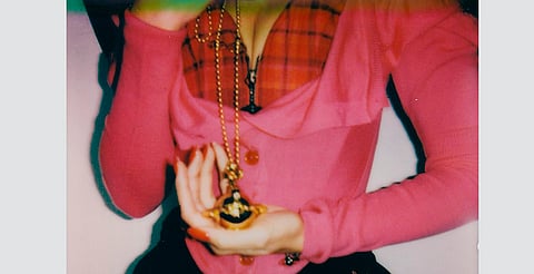 Vivienne Westwood viste a Nana con joyas, corsets y bolsos de colección