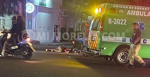 Motociclista gravemente herido al chocar contra camioneta, en Uruapan