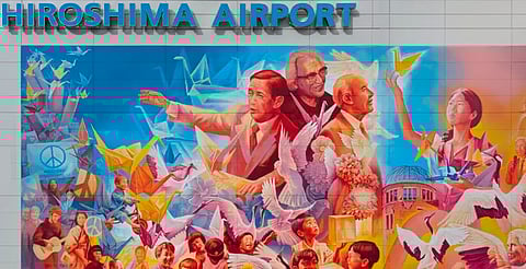 Mexicanos crean mural por la paz en aeropuerto de Hiroshima