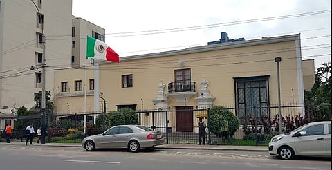 Perú descarta irrumpir en embajada de México por asilo a Betssy Chávez