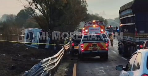 Confirman 7 muertos por volcadura de autobús en la Morelia-Pátzcuaro
