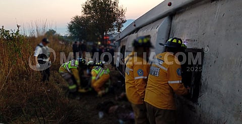 Brinda apoyo Gobierno de Michoacán a afectados por accidente de pasajeros: Raúl Zepeda