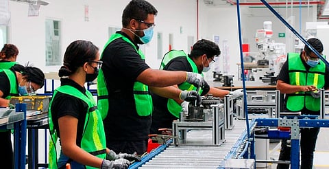 Morena respaldará reducción de jornada laboral a 40 horas: Monreal