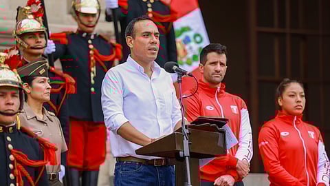 Presidente de Perú dice que entraría a embajada mexicana para detener a Betssy Chávez