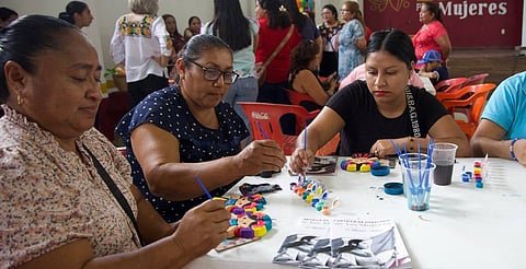 Conferencias, caminatas y talleres por las mujeres en Michoacán