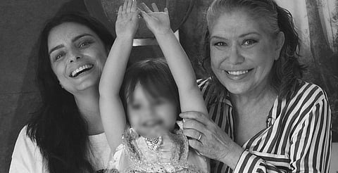 Aislinn Derbez comparte mensaje tras deceso de su madre y confirma causa de muerte
