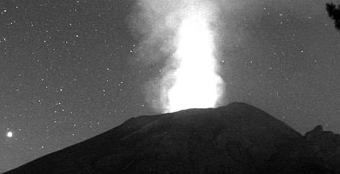 Piden no difundir rumores sobre actividad del volcán Popocatépetl