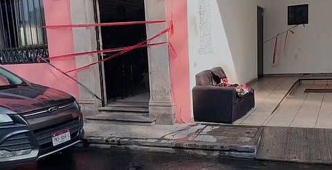 Bomberos evitan incendio mayor en cervecería de Morelia; sólo se quemó un sillón