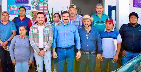 Yankel Benítez y autoridades de Santiago Undameo establecen ruta de trabajo