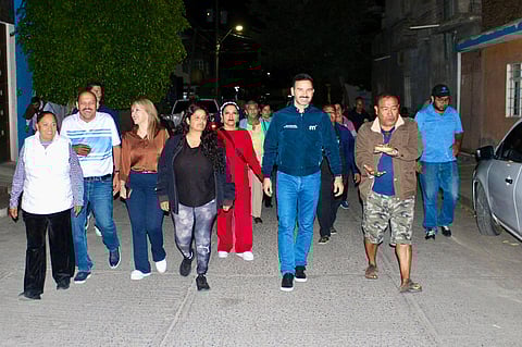 Yankel Benítez escucha a vecinos y recorre la colonia Cruz del Barreno