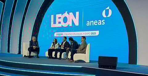 Adolfo Torres fortalece la modernización del Ooapas en la Convención Aneas 2025