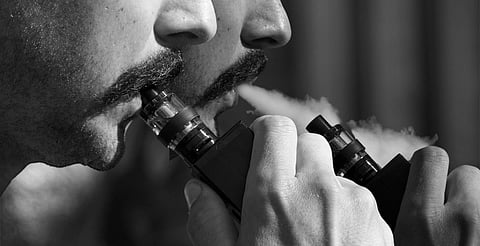 La reforma incluye sanciones por “adquirir” y “conservar” vapeadores