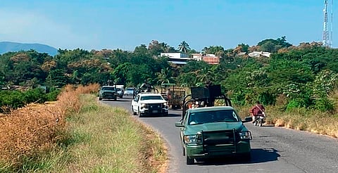 Fuerzas federales detienen a 7 y decomisan explosivos en Michoacán