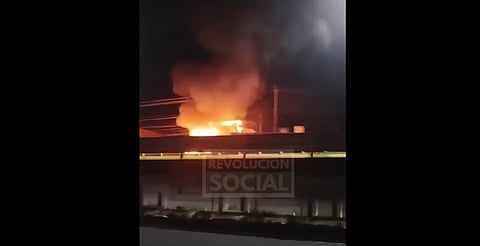 Se incendia camión refresquero en salida a Pátzcuaro, Morelia