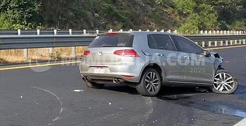 Automovilista se accidenta en la autopista Siglo XXI