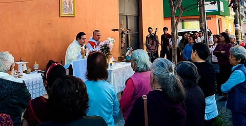 Misas continuarán en atrio del templo de la Sagrada Familia tras incendio