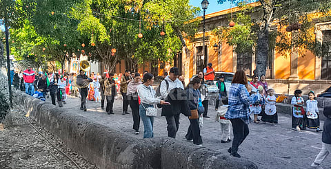 Peregrinos de Malasia, Argentina y Canadá visitan a la Virgen de Guadalupe en Morelia
