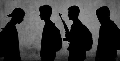 Proponen castigar con más severidad el reclutamiento forzado de menores en Michoacán