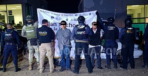 Detienen a taxista y pasajero por presunta extorsión, en carretera Uruapan-Pátzcuaro