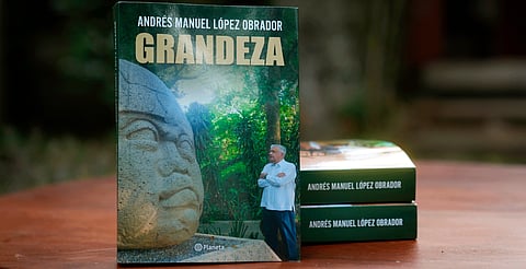 "Grandeza" de AMLO, ya a la venta, ¿dónde comprar el nuevo libro y cuánto cuesta?