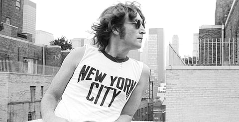 Minutos antes, firmó un autógrafo a su asesino: Mark David Chapman