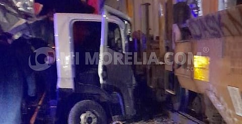 Salieron ilesos tras brutal impacto del tren en cruce de Tzurumútaro