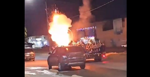 León: estalla camioneta con pirotecnia en caravana guadalupana; hay 9 heridos [VIDEO]