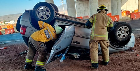Vuelca auto en la Morelia-Pátzcuaro