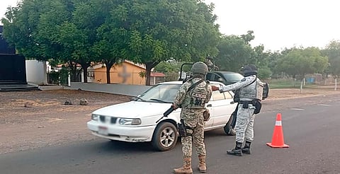 Detienen a 28 personas y aseguran armas, explosivos y vehículos en operativos en Michoacán