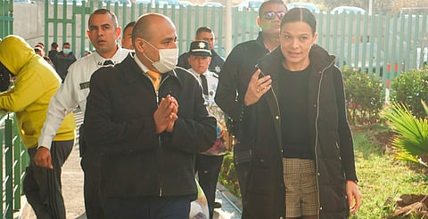 Policía Auxiliar entrega cobijas a niñas, niños y familias en hospitales de Ciudad Salud