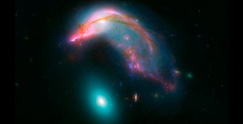 Un pingüino en el espacio: NASA capta impresionante fusión de galaxias