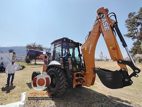 Entregan tractores, camionetas y dron a ganaderos de Cefoga