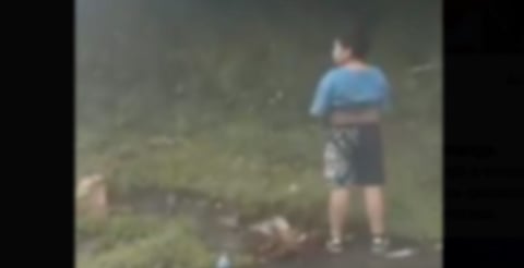 VIDEO: niño sobrevive a choque fatal tras bajar del auto familiar para ir al baño, en Colombia