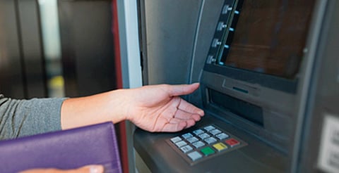 A partir de 2026, bancos pedirán INE y huella para retirar dinero 