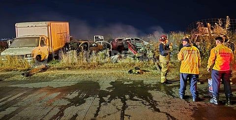 Deshuesadero en llamas cerca de Tarímbaro; al menos cuatro vehículos afectados
