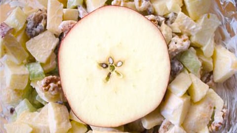 Ensalada de manzana, el toque fresco que no falta en las fiestas decembrinas