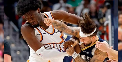 Ambos fueron expulsados tras intercambiar empujones y golpes