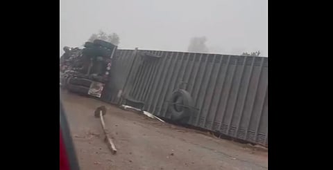 Vuelca tráiler en el tramo Pátzcuaro-Quiroga
