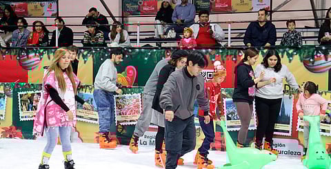 Pista de hielo de la Villa Navideña abrirá este 31 de diciembre hasta las 15:00 horas