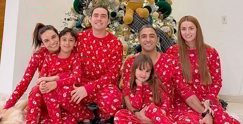 La imagen incluyó también a la nueva pareja de su exesposo