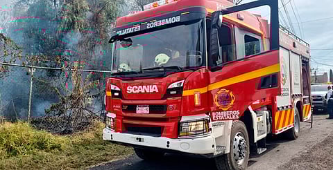 Se incendia pastizal en Morelia; bomberos controlan el fuego