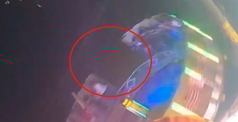 Video muestra momento en que tres personas salen volando de juego mecánico en Puebla