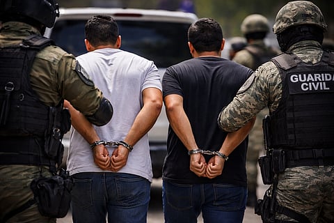 Obtiene FGE vinculación a proceso contra dos presuntos responsables de portación de arma y cohecho