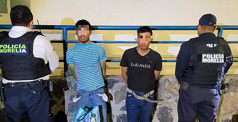 Policía de Morelia asegura a dos personas por robo; recuperan artículos y efectivo