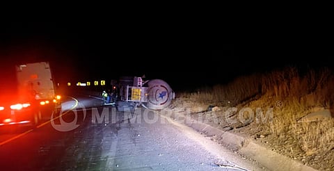 Vuelca pipa de gas en la Siglo XXI; no se reportan víctimas 