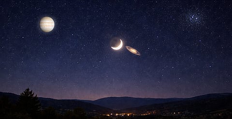 ¡Mira arriba! Saturno, la Luna y un enjambre de estrellas se alinean en enero